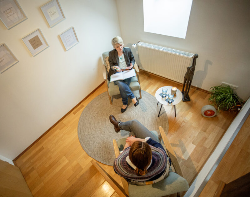 Coaching mit einer Klientin in meinen Räumen in Wiesbaden, Mainz-Kostheim