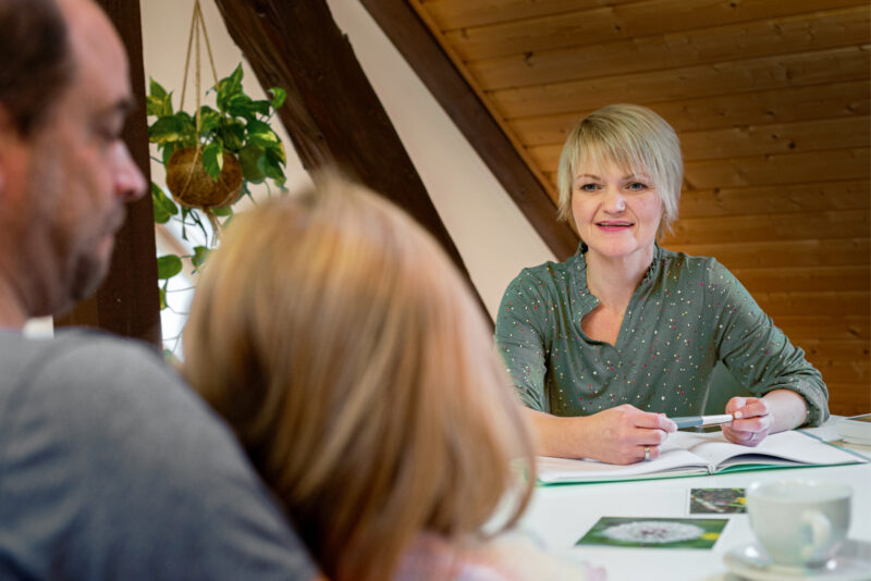 Familiencoaching mit einem Mädchen und ihrem Vater in meinen Räumlichkeiten in Mainz-Kostheim