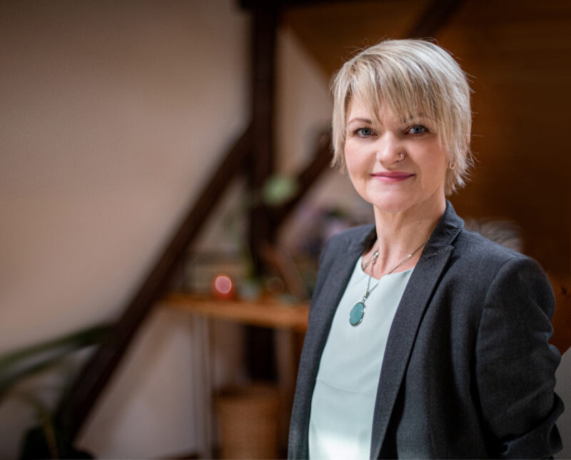 Portraitfoto von Sandra Kirsch, Coach für Selbst- und Stressmanagement